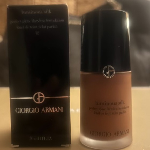 Giorgio Armani * luminous silk foundation * FULL UNTOUCHED BOTTLE* - Picture 2 of 5